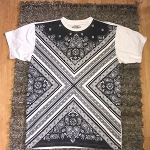 T-shirt w bandanna print